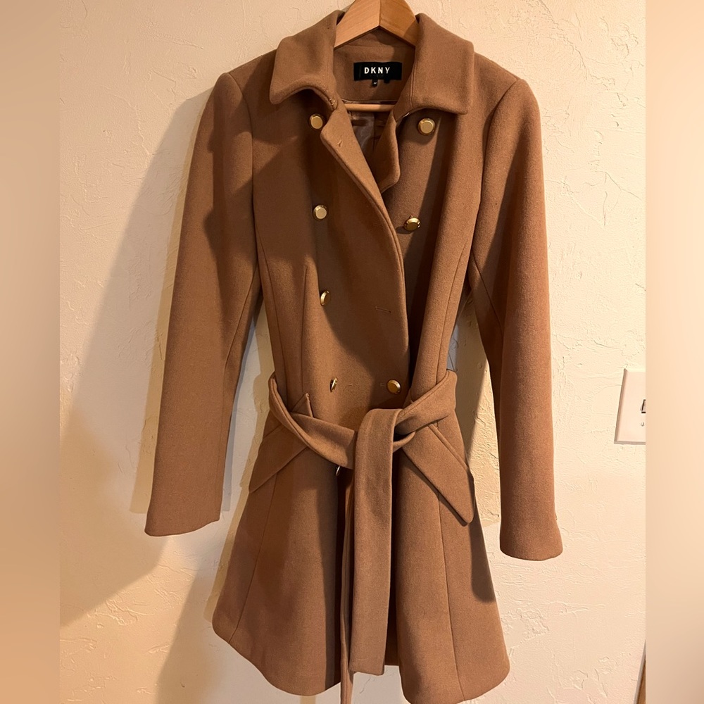 Gorgeous DKNY Camel Tan Wool Trench Coat size 10P